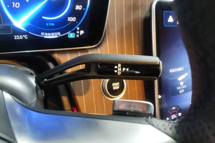 Used Mercedes-Benz EQE SUV 2024 350 4MATIC Luxury Edition Gear Lever