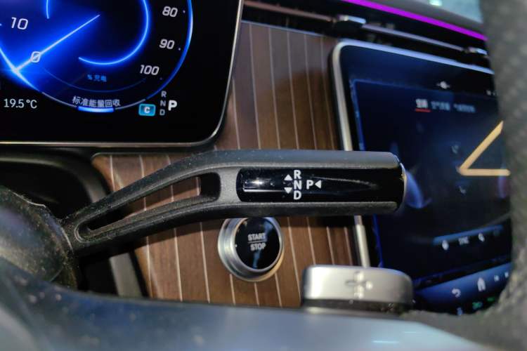 Used Mercedes-Benz EQE SUV 2024 500 4MATIC Luxury Edition Gear Lever