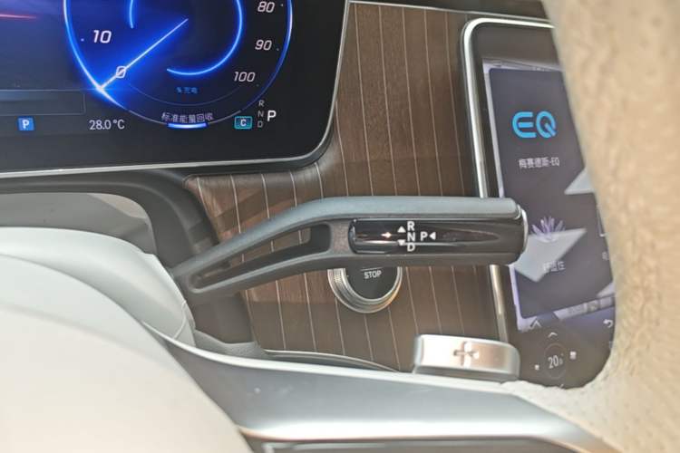 Used Mercedes-Benz EQE SUV 2024 500 4MATIC Pioneer Edition Gear Lever