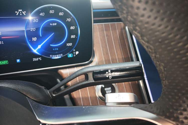 Used Mercedes-Benz EQE SUV 2024 350 4MATIC Luxury Edition Gear Lever