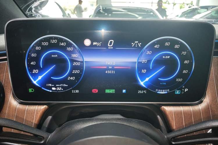 Used Mercedes-Benz EQE SUV 2024 350 4MATIC Luxury Edition Instrument Cluster
