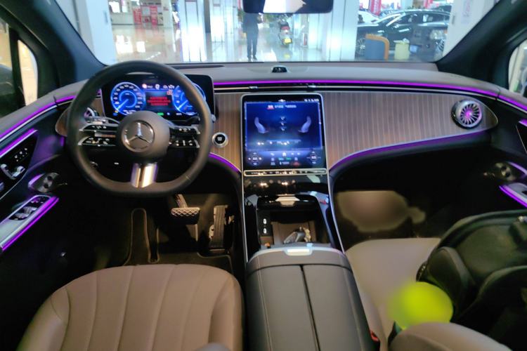 Used Mercedes-Benz EQE SUV 2024 500 4MATIC Luxury Edition Interior 2