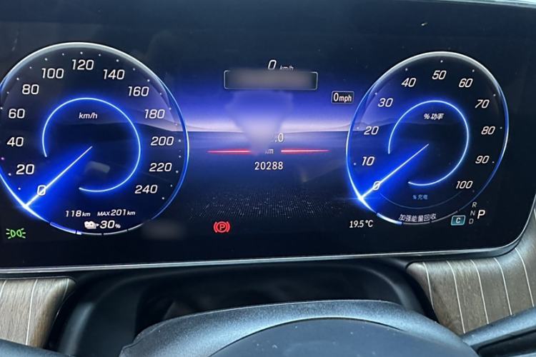 Used Mercedes-Benz EQE SUV 2024 500 4MATIC Luxury Edition Interior 4