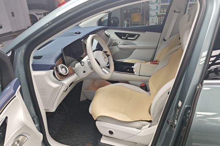Used Mercedes-Benz EQE SUV 2024 500 4MATIC Pioneer Edition Left Front Seat