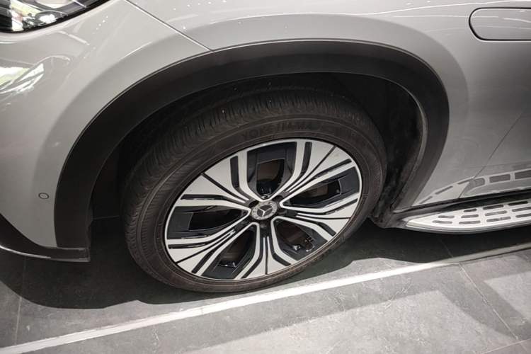 Used Mercedes-Benz EQE SUV 2024 350 4MATIC Luxury Edition Left Front Wheel Hub