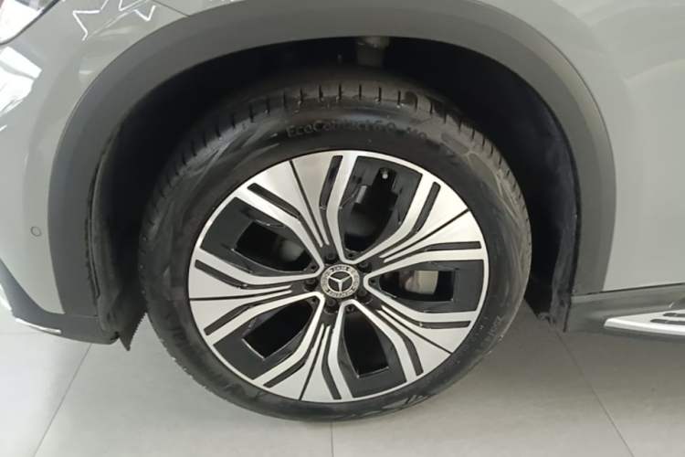 Used Mercedes-Benz EQE SUV 2024 350 4MATIC Luxury Edition Left Front Wheel Hub