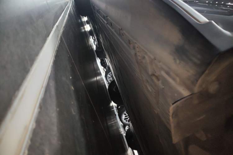 Used Mercedes-Benz EQE SUV 2024 350 4MATIC Luxury Edition Left Side Sill