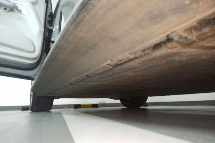 Used Mercedes-Benz EQE SUV 2024 500 4MATIC Flagship Edition Left Side Sill