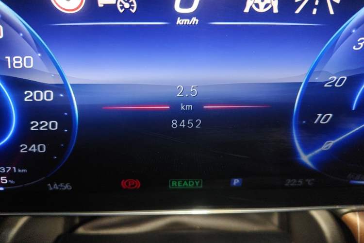 Used Mercedes-Benz EQE SUV 2024 350 4MATIC Luxury Edition Odometer Close Up