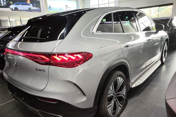 Used Mercedes-Benz EQE SUV 2024 350 4MATIC Luxury Edition Rear Right 45 Deg