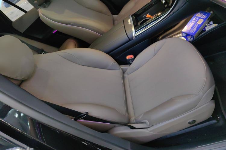 Used Mercedes-Benz EQE SUV 2024 500 4MATIC Luxury Edition Right Front Seat