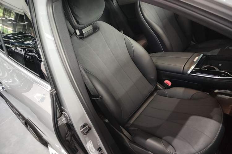 Used Mercedes-Benz EQE SUV 2024 350 4MATIC Luxury Edition Right Front Seat