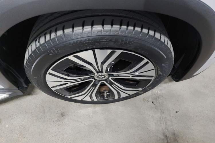 Used Mercedes-Benz EQE SUV 2024 350 4MATIC Luxury Edition Right Front Wheel Hub