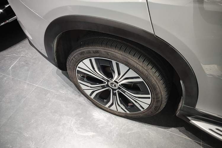 Used Mercedes-Benz EQE SUV 2024 350 4MATIC Luxury Edition Right Rear Wheel Hub
