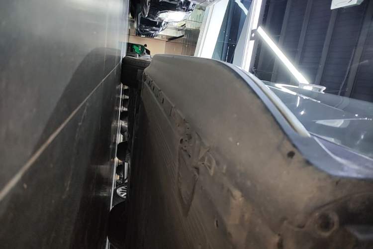 Used Mercedes-Benz EQE SUV 2024 350 4MATIC Luxury Edition Right Side Sill