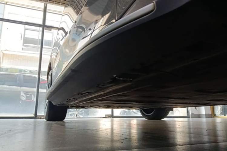Used Mercedes-Benz EQE SUV 2024 350 4MATIC Luxury Edition Right Side Sill