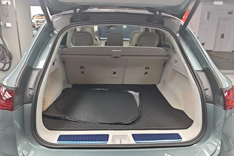 Used Mercedes-Benz EQE SUV 2024 500 4MATIC Pioneer Edition Trunk