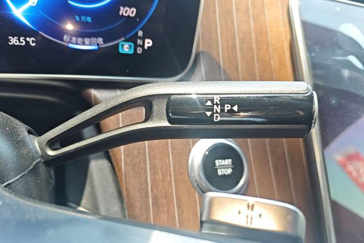 Used Mercedes-Benz EQE SUV 2024 500 4MATIC Pioneer Edition Gear Lever