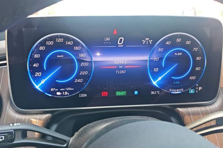 Used Mercedes-Benz EQE SUV 2024 500 4MATIC Pioneer Edition Instrument Cluster