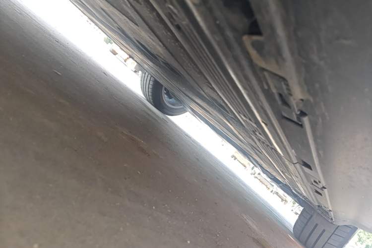 Used Mercedes-Benz EQE SUV 2024 500 4MATIC Pioneer Edition Left Side Sill