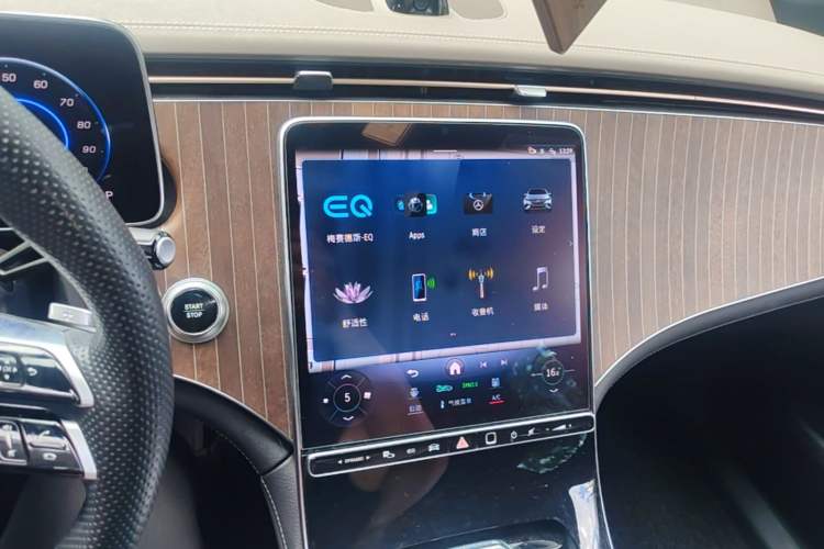 Used Mercedes-Benz EQE SUV 2024 500 4MATIC Pioneer Edition Audio And AC Panel