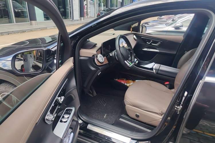 Used Mercedes-Benz EQE SUV 2024 500 4MATIC Pioneer Edition Driver Seat