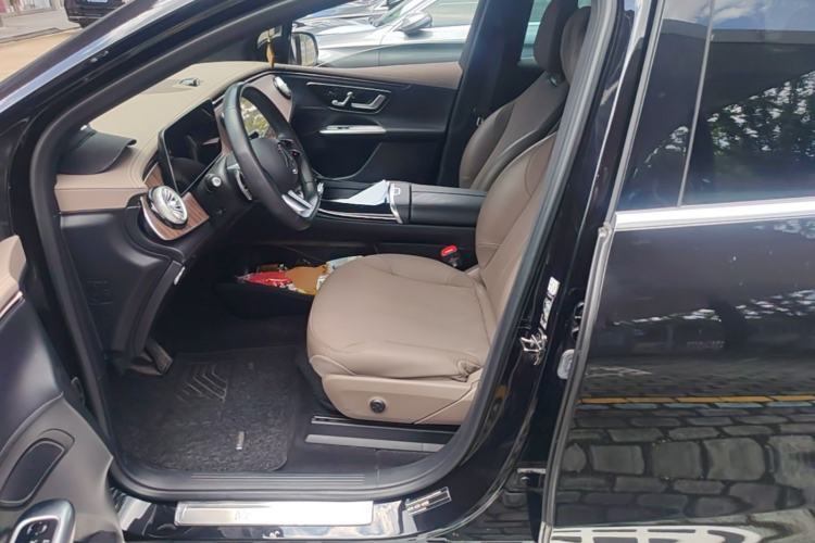 Used Mercedes-Benz EQE SUV 2024 500 4MATIC Pioneer Edition Left Front Seat
