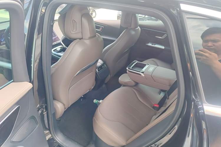 Used Mercedes-Benz EQE SUV 2024 500 4MATIC Pioneer Edition Left Rear Seat