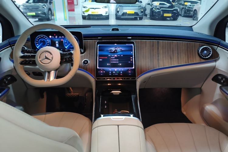 Used Mercedes-Benz EQE SUV 2024 350 4MATIC Luxury Edition Center Console
