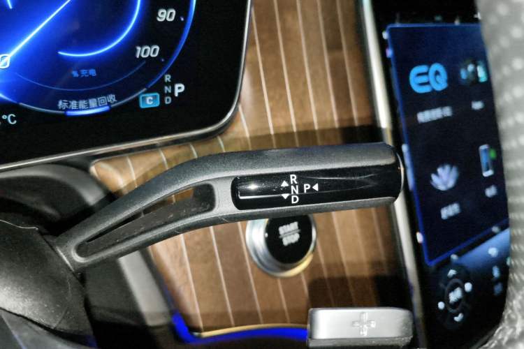 Used Mercedes-Benz EQE SUV 2024 350 4MATIC Luxury Edition Gear Lever