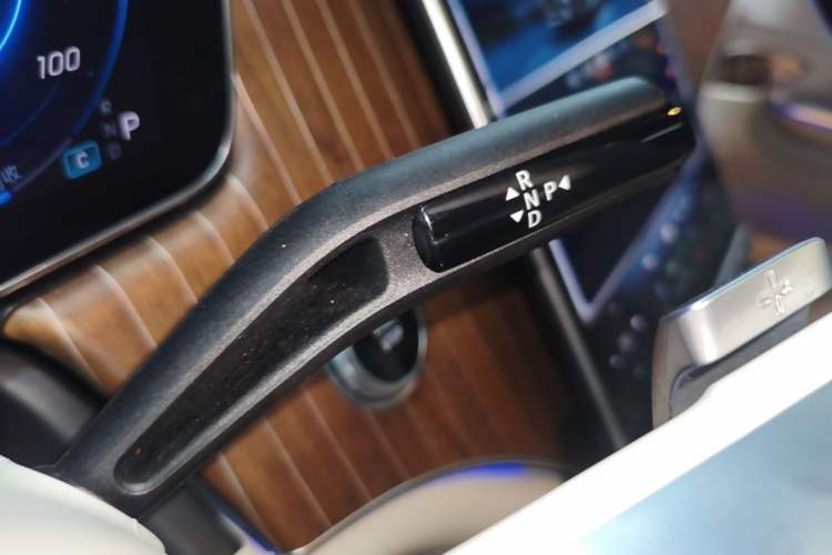 Used Mercedes-Benz EQE SUV 2024 350 4MATIC Luxury Edition Gear Lever