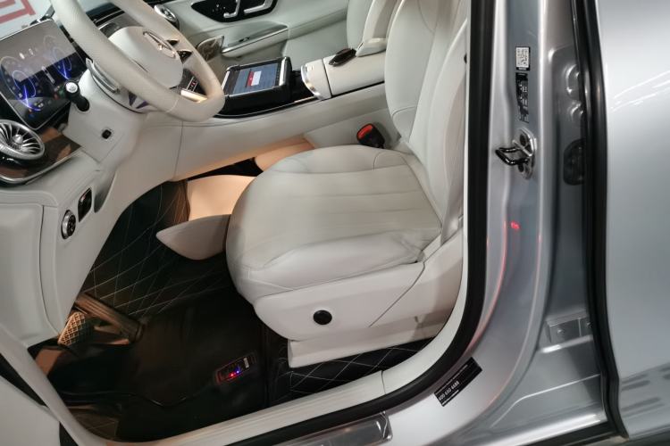 Used Mercedes-Benz EQE SUV 2024 500 4MATIC Luxury Edition Left Front Seat
