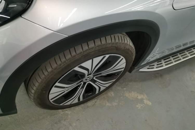 Used Mercedes-Benz EQE SUV 2024 500 4MATIC Luxury Edition Left Front Wheel Hub