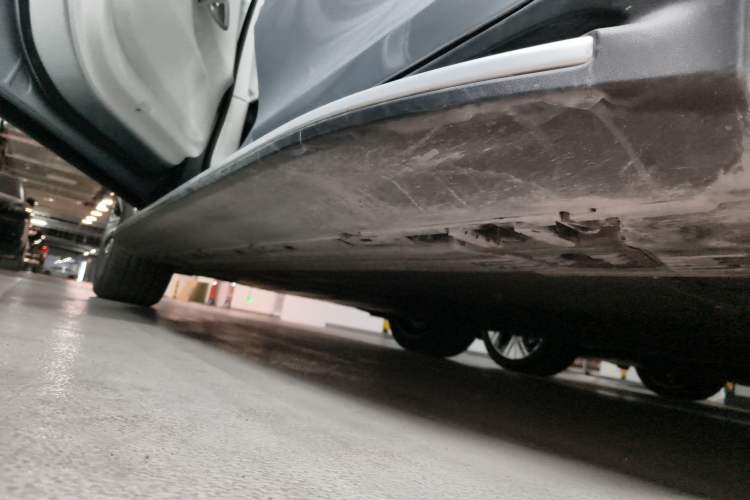 Used Mercedes-Benz EQE SUV 2024 500 4MATIC Luxury Edition Left Side Sill
