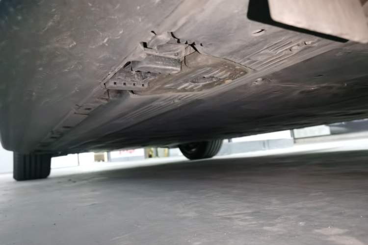 Used Mercedes-Benz EQE SUV 2024 500 4MATIC Luxury Edition Left Side Sill