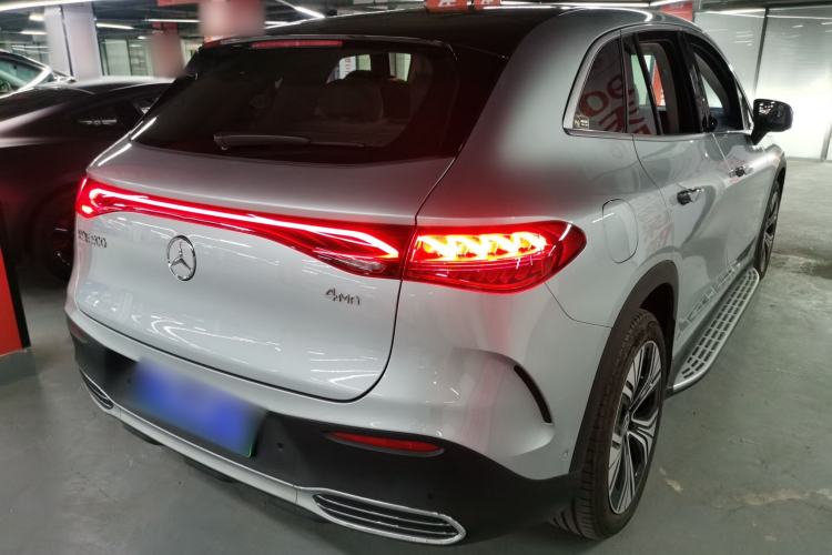 Used Mercedes-Benz EQE SUV 2024 500 4MATIC Luxury Edition Rear Right 45 Deg