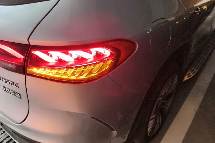 Used Mercedes-Benz EQE SUV 2024 500 4MATIC Luxury Edition Right Rear Taillight