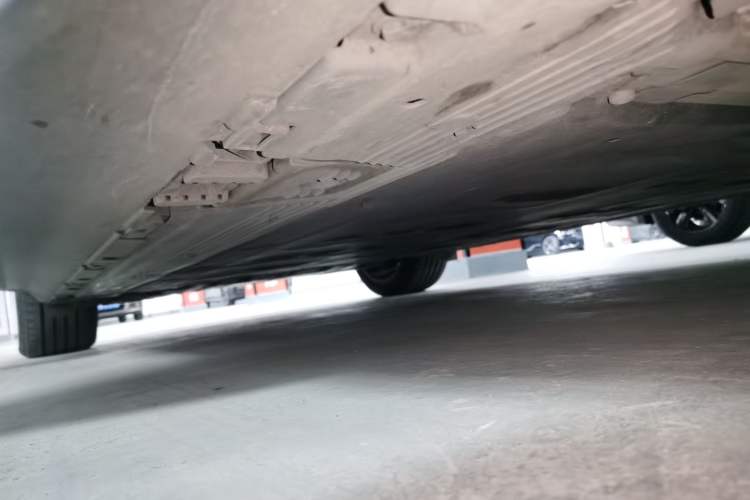 Used Mercedes-Benz EQE SUV 2024 500 4MATIC Luxury Edition Right Side Sill