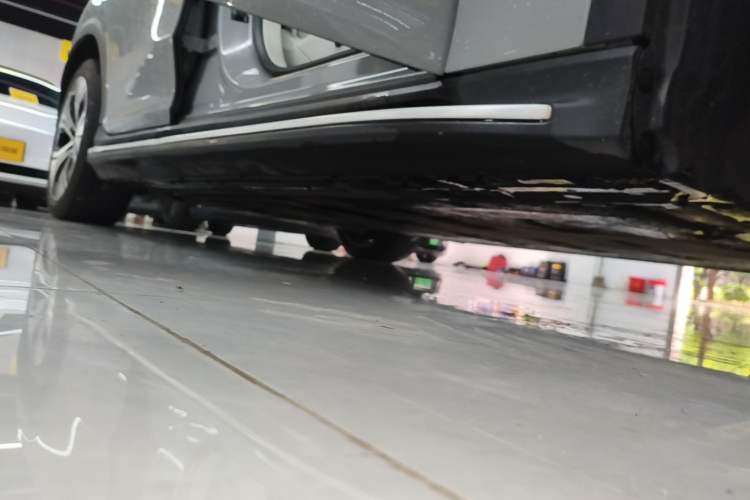 Used Mercedes-Benz EQE SUV 2024 350 4MATIC Luxury Edition Right Side Sill