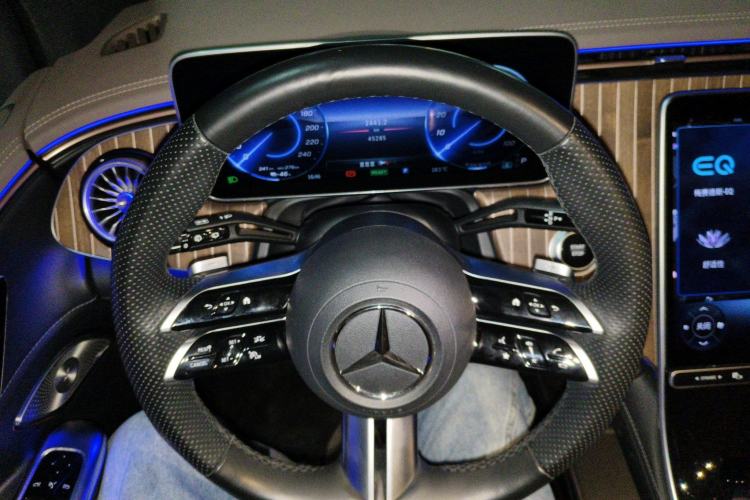 Used Mercedes-Benz EQE SUV 2024 350 4MATIC Luxury Edition Steering Wheel