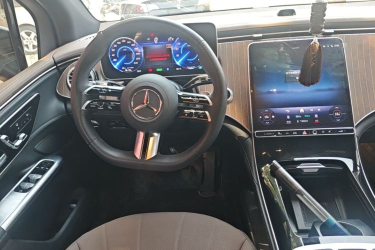 Used Mercedes-Benz EQE SUV 2024 500 4MATIC Pioneer Edition Steering Wheel