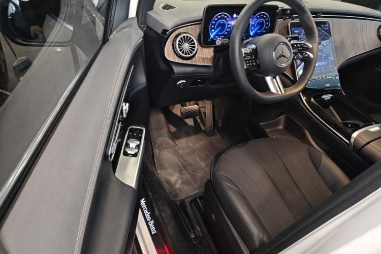 Used Mercedes-Benz EQE SUV 2024 500 4MATIC Luxury Edition Driver Seat