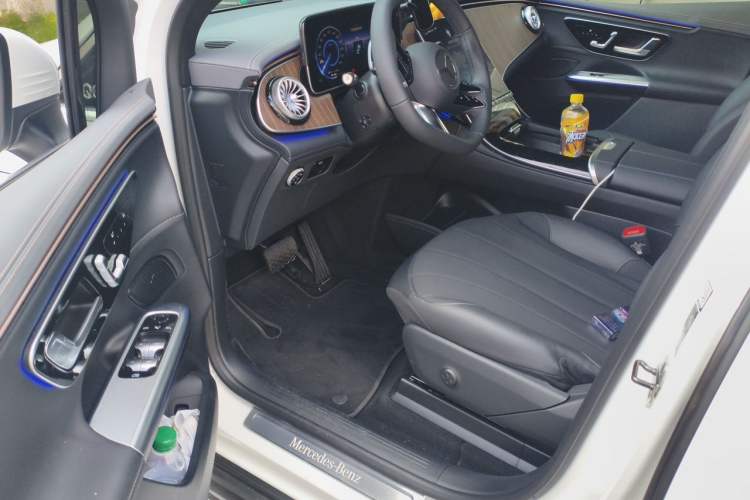 Used Mercedes-Benz EQE SUV 2024 500 4MATIC Pioneer Edition Driver Seat