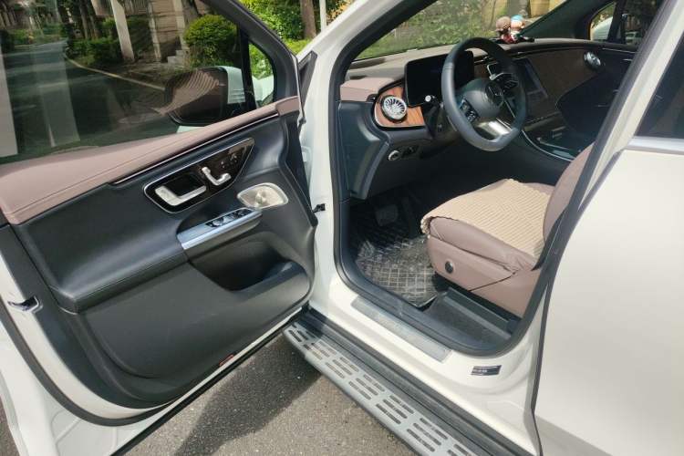 Used Mercedes-Benz EQE SUV 2024 350 4MATIC Luxury Edition Driver Seat