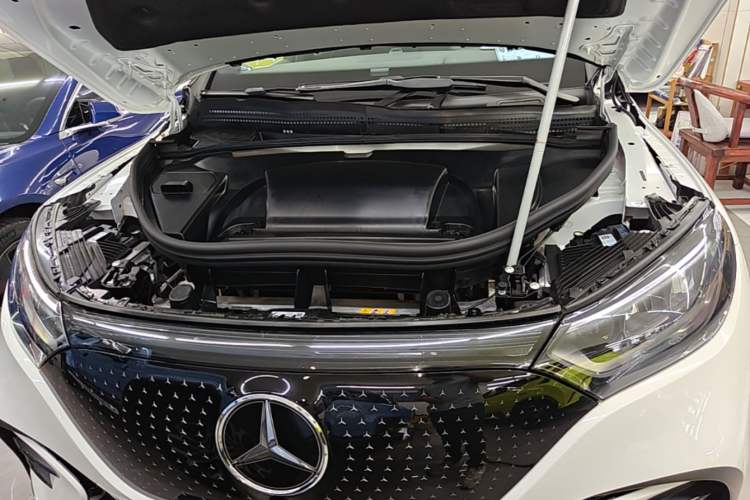 Used Mercedes-Benz EQE SUV 2024 500 4MATIC Luxury Edition Engine Bay