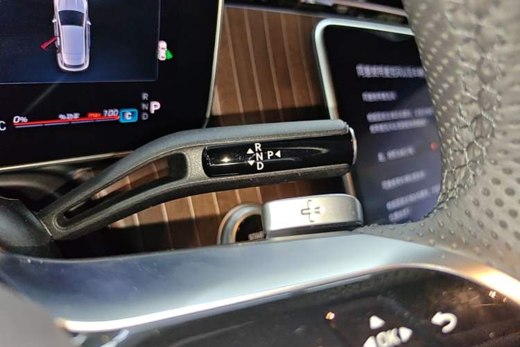 Used Mercedes-Benz EQE SUV 2024 500 4MATIC Luxury Edition Gear Lever