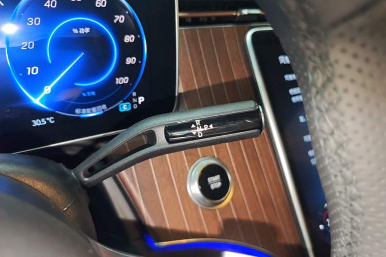 Used Mercedes-Benz EQE SUV 2024 500 4MATIC Luxury Edition Gear Lever