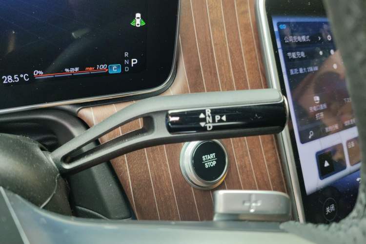 Used Mercedes-Benz EQE SUV 2024 350 4MATIC Luxury Edition Gear Lever