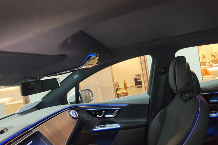 Used Mercedes-Benz EQE SUV 2024 500 4MATIC Luxury Edition Headliner