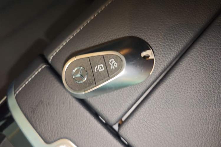 Used Mercedes-Benz EQE SUV 2024 500 4MATIC Luxury Edition Interior 1